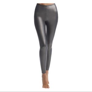 Commando NWT faux leather legging size medium color pewter